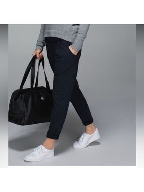 Lululemon Stress Less Pant in Dark Blue Sz 4